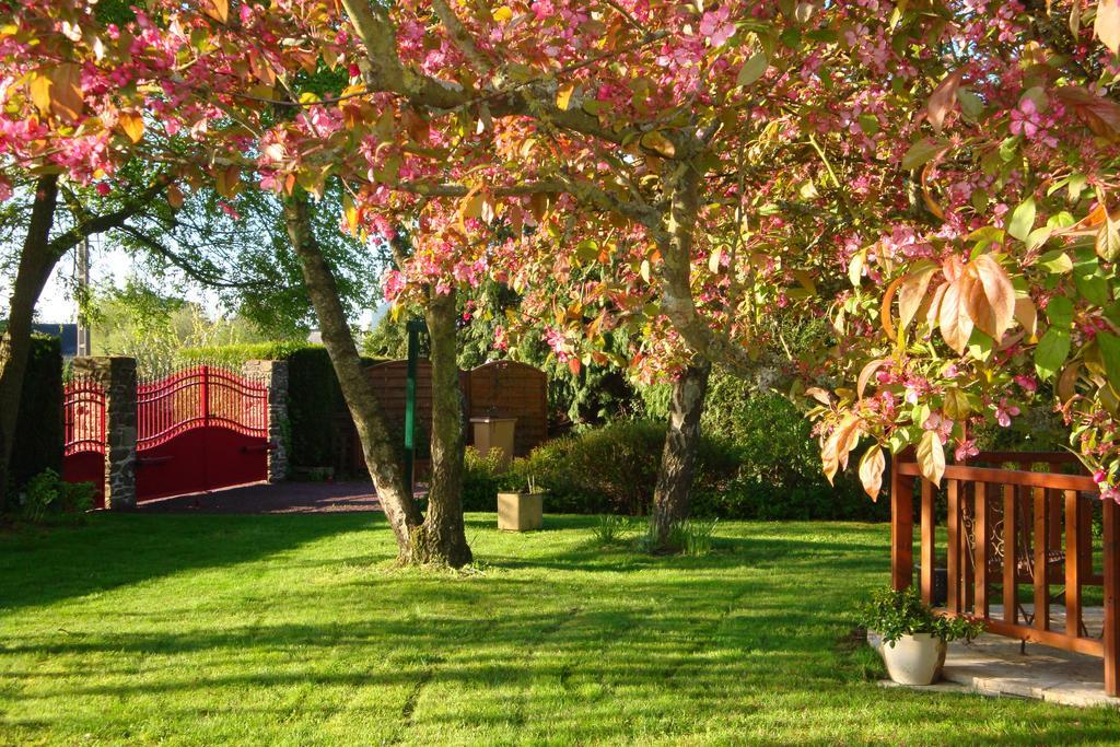Au Jardin D'Eloise Tremereuc Exterior foto