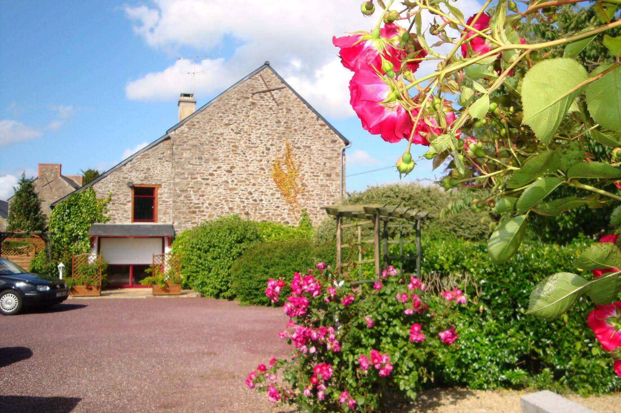 Au Jardin D'Eloise Tremereuc Exterior foto