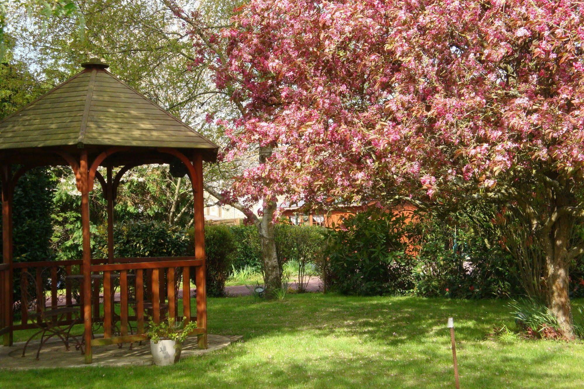 Au Jardin D'Eloise Tremereuc Exterior foto